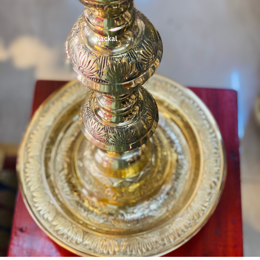 TRADITIONAL BRASS LIGHT WEIGHT MAHABHARATA VILAKKU | OIL LAMP | KURTHUVILAKKU | PEACOCK HEADED LAMP