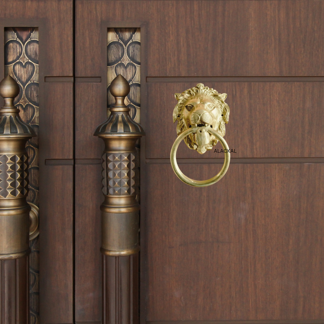 BRASS LION HEADED DOOR KNOCKER WITH SCREWS